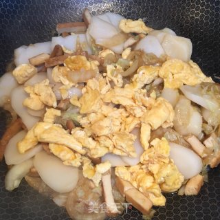 鸡蛋时蔬炒年糕的做法步骤：10