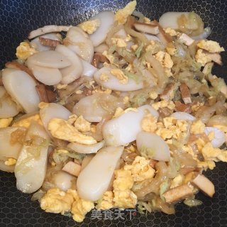 鸡蛋时蔬炒年糕的做法步骤：11