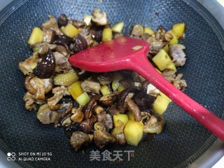 下饭菜  鸡腿土豆炖蘑菇的做法步骤：10