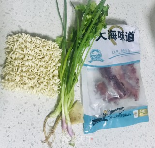 鱿鱼汤面#快手汤#的做法步骤：1