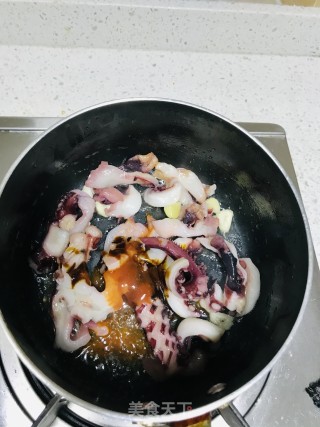 鱿鱼汤面#快手汤#的做法步骤：4