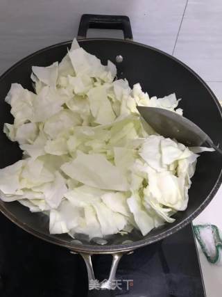 清炒卷心菜的做法步骤：2