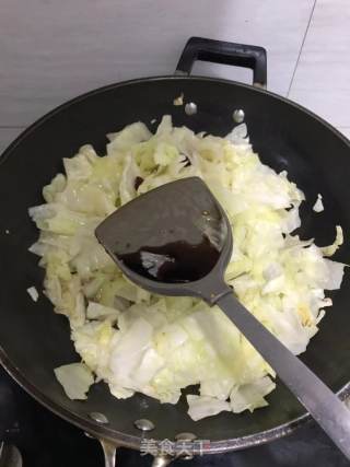 清炒卷心菜的做法步骤：3
