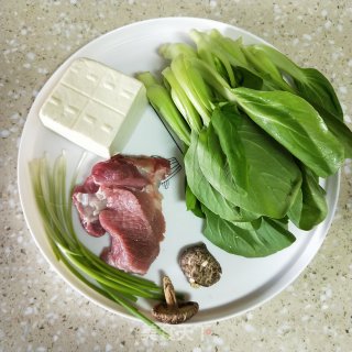 肉丸青菜豆腐汤的做法步骤：1