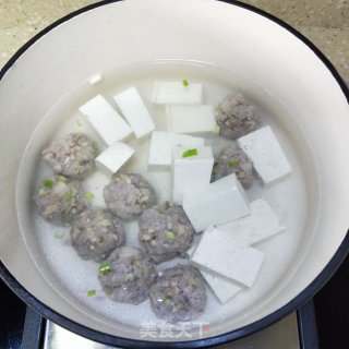 肉丸青菜豆腐汤的做法步骤：6