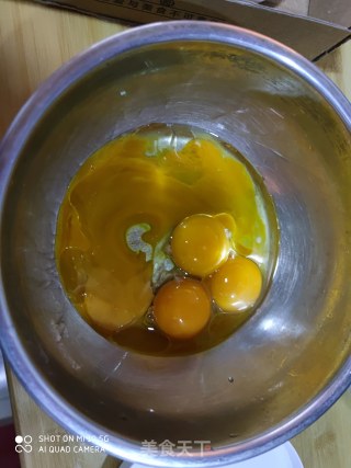 火龙果戚风蛋糕的做法步骤：2