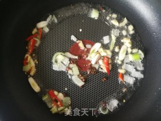 胡萝卜香菇青椒炒河粉的做法步骤：4