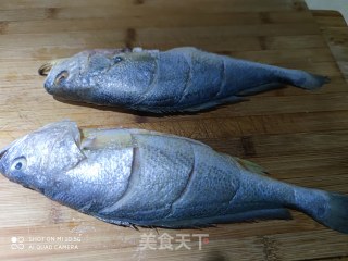 红烧黄花鱼的做法步骤：2