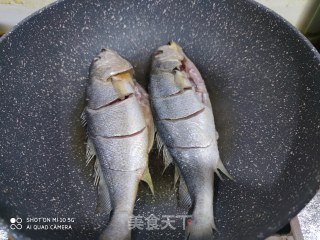 红烧黄花鱼的做法步骤：3