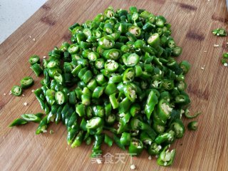 线椒炒鸡蛋的做法步骤：2