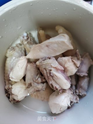 人参莲子炖鸡汤的做法步骤：3