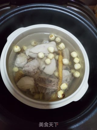 人参莲子炖鸡汤的做法步骤：5