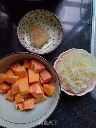 冰糖木瓜银耳羹的做法步骤：1