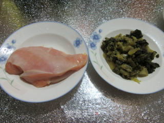 酸菜炒鸡胸肉的做法步骤：1