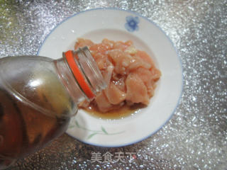 酸菜炒鸡胸肉的做法步骤：3