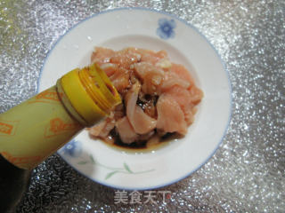 酸菜炒鸡胸肉的做法步骤：4