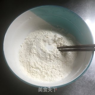 虾皮韭菜饼的做法步骤：1