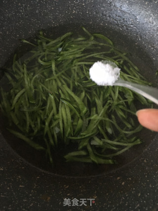 牛肉丸粉皮炖萝卜的做法步骤：4