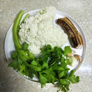 腊肉炒花菜的做法步骤：1