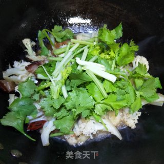 腊肉炒花菜的做法步骤：11