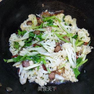 腊肉炒花菜的做法步骤：12