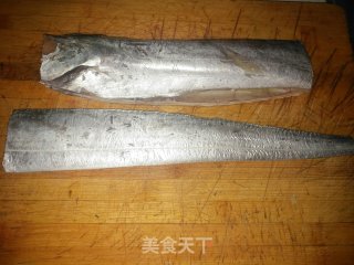 剁椒酱蒸带鱼的做法步骤：1