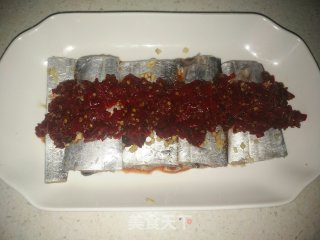 剁椒酱蒸带鱼的做法步骤：5
