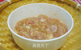 红烧汁蔬菜鸡丁的做法步骤：1