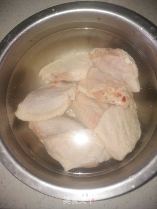 网红奥尔良烤鸡翅的做法步骤：1