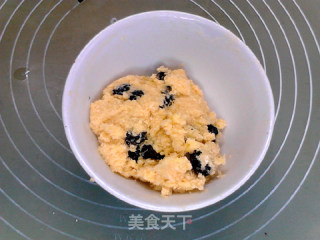葡萄干椰蓉淡奶油面包的做法步骤：8