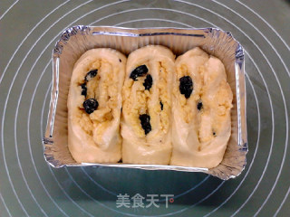 葡萄干椰蓉淡奶油面包的做法步骤：21