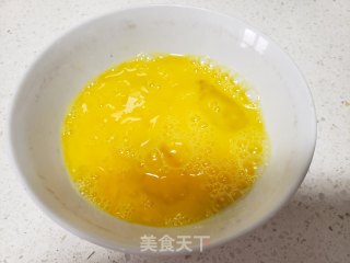 白菜炒鸡蛋的做法步骤：2