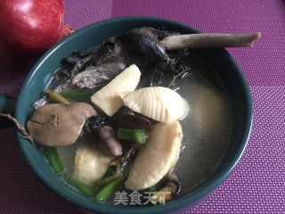 土人参冬笋乌鸡汤的做法步骤：14