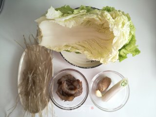 虾仁白菜炖粉条的做法步骤：1