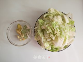 虾仁白菜炖粉条的做法步骤：3