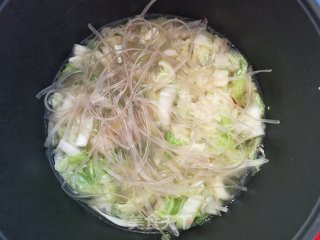 虾仁白菜炖粉条的做法步骤：8