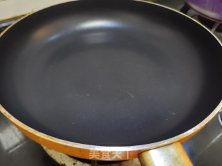 炒黑芝麻的做法步骤：2