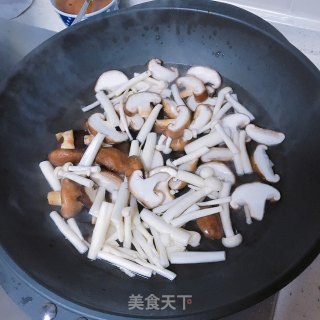 小炒双菇的做法步骤：2