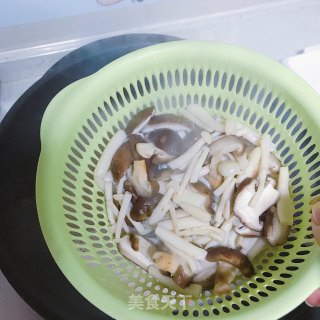 小炒双菇的做法步骤：3