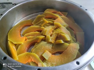南瓜糯米饼的做法步骤：2