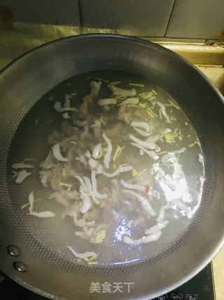 酸辣肉丝汤的做法步骤：3