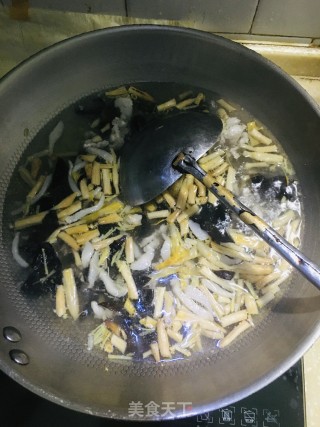 酸辣肉丝汤的做法步骤：4