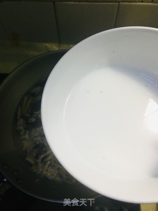 酸辣肉丝汤的做法步骤：6