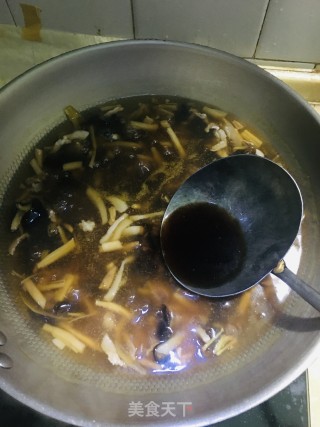 酸辣肉丝汤的做法步骤：7
