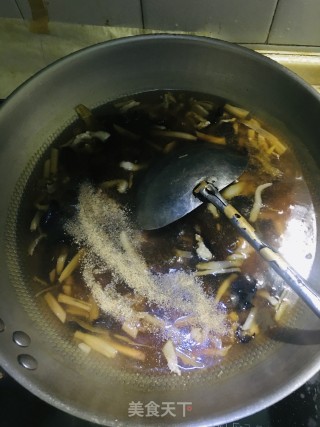 酸辣肉丝汤的做法步骤：8