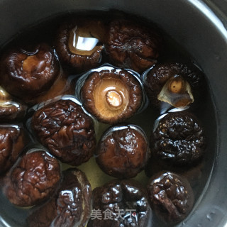红参香菇鸡汤的做法步骤：2