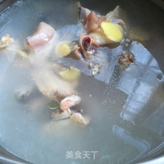 红参香菇鸡汤的做法步骤：4