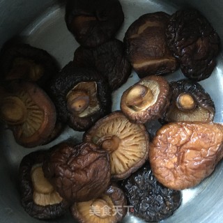 红参香菇鸡汤的做法步骤：5