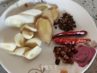 红烧鱼????的做法步骤：2