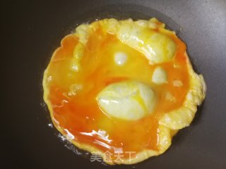 胡萝卜菠菜鸡蛋炒河粉的做法步骤：5